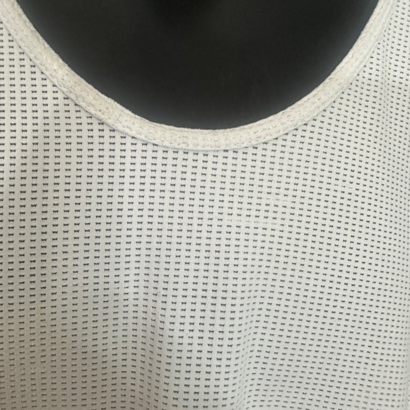 Tulio Mesh Tank Top 23.5" armpit to armpit unstrteched Polyester blend pinpoint - Picture 2 of 4